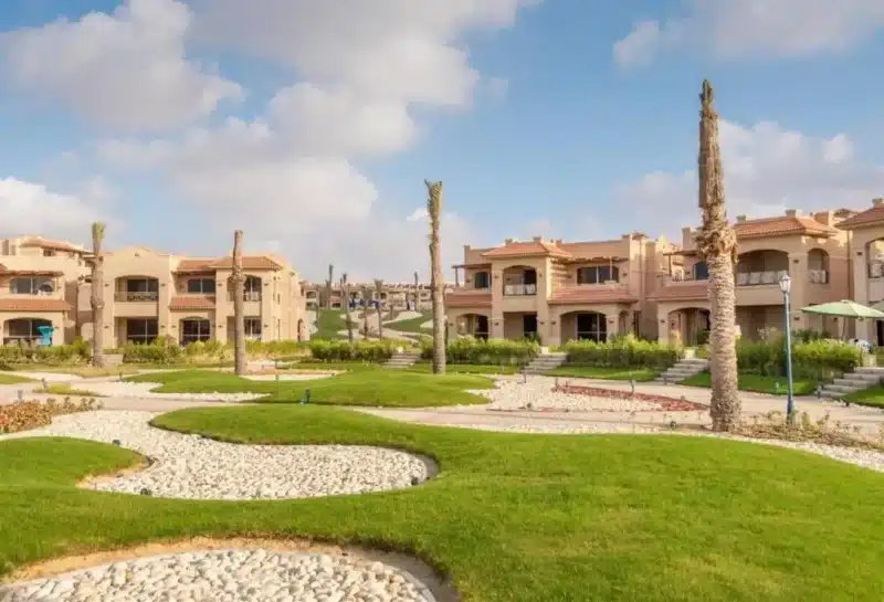 فيلا مع حديقة بمساحة 100 متر في لافيستا باي بمقدم 10%